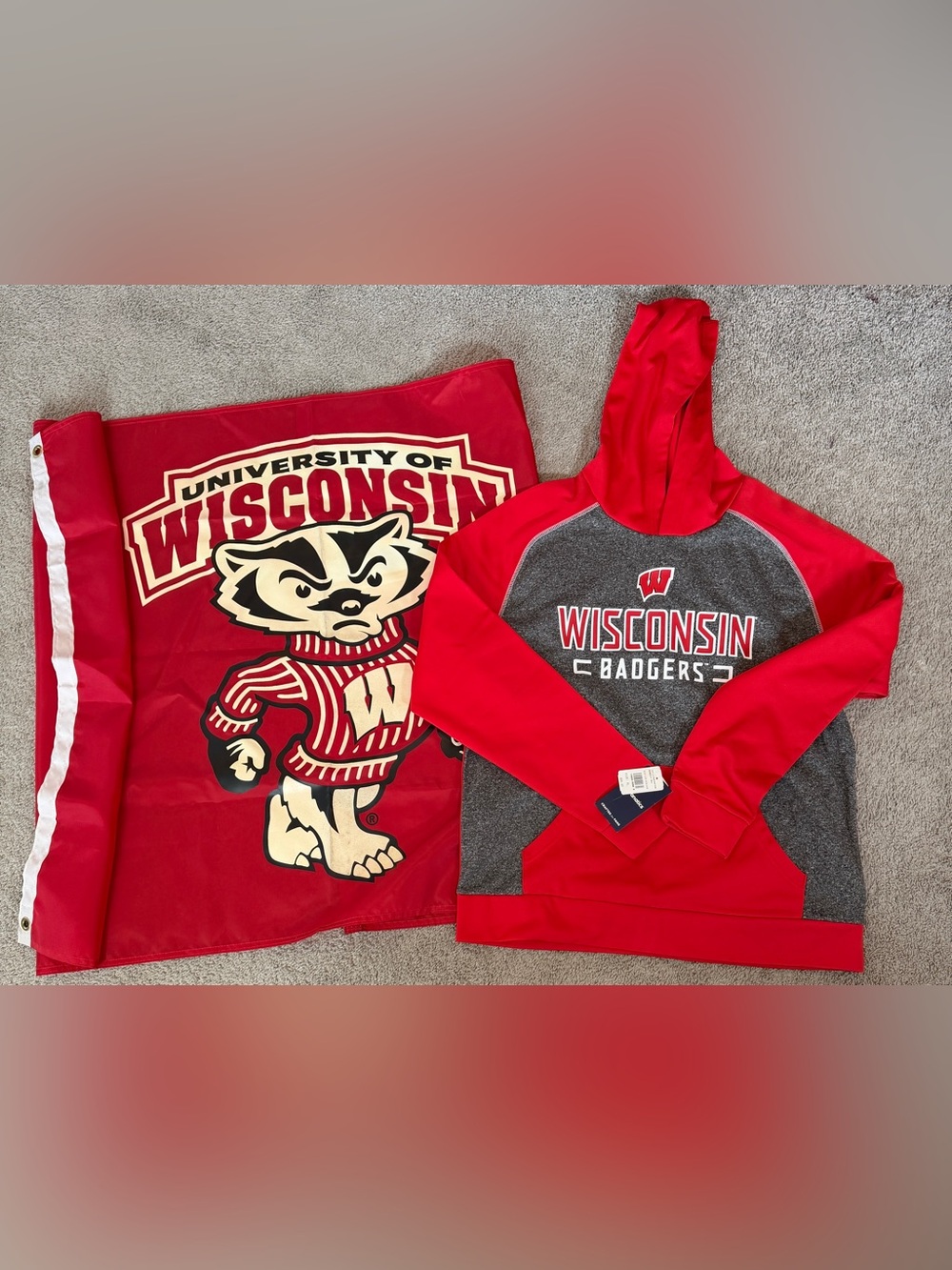NWT Fanatics Wisconsin Badgers Hoodie XL & Vintage Bucky Flag Bundle